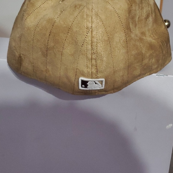 Red Sox hat - Picture 3 of 8